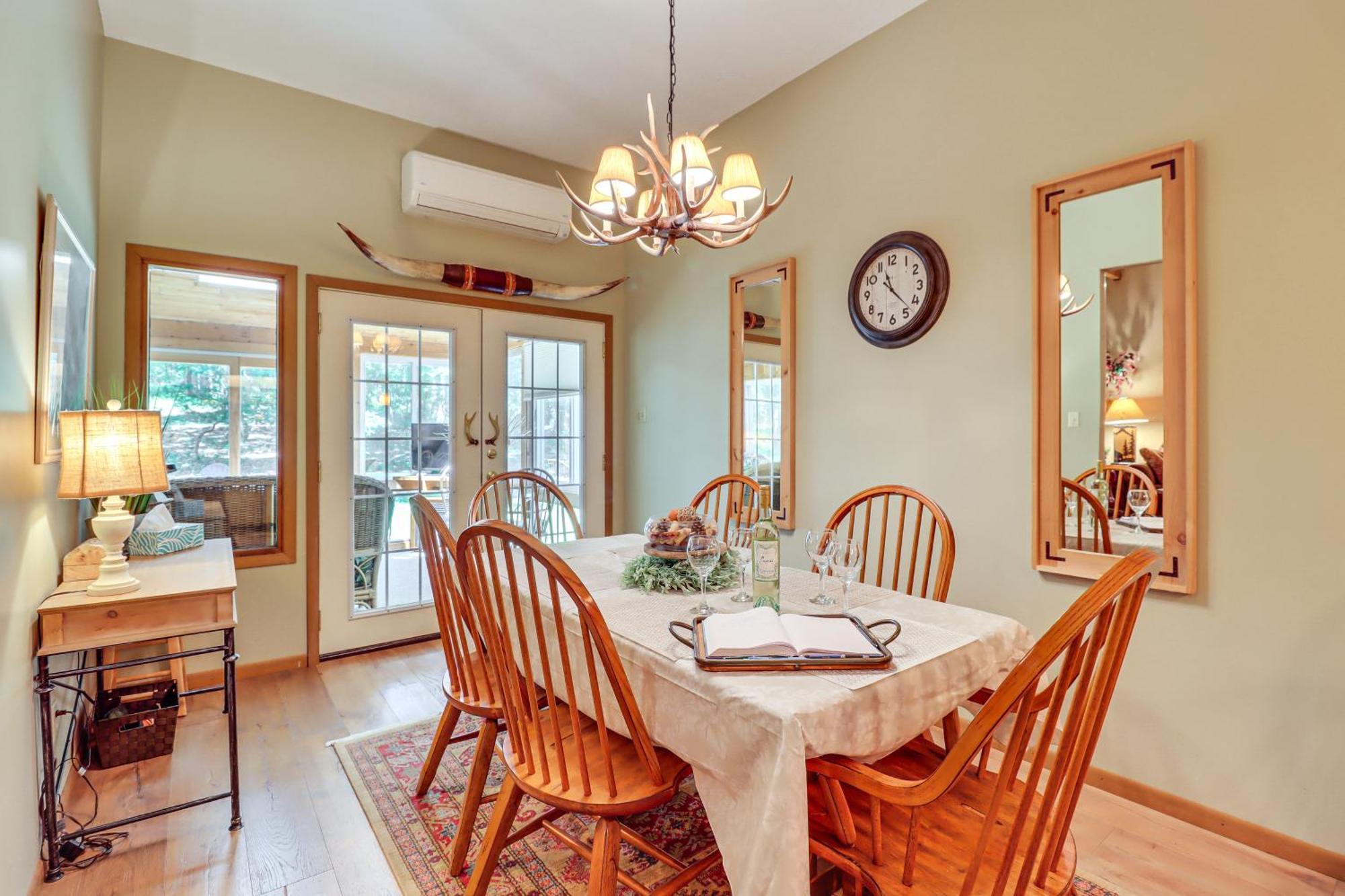 Harmony Townhome Walk To Restaurants!