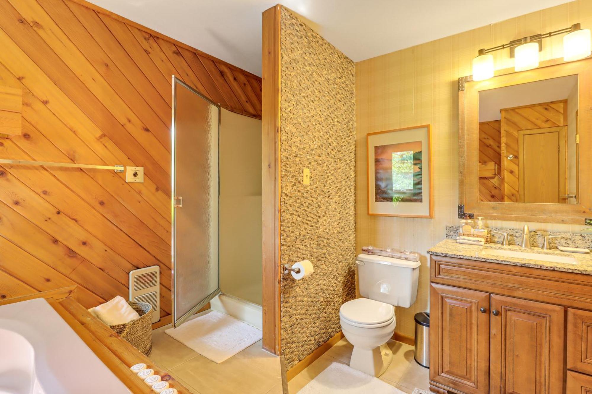 Harmony Townhome Walk To Restaurants!